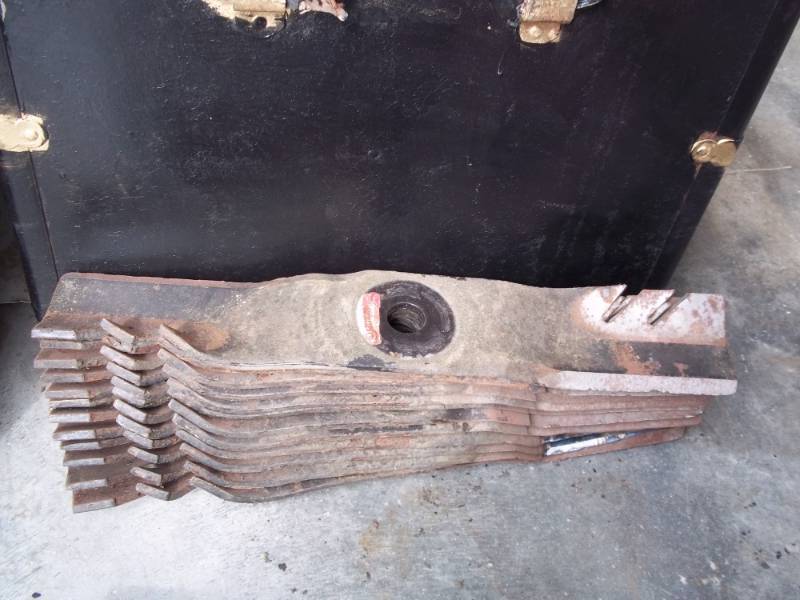lot 88 image: Lot of 12 used Mulching Blades