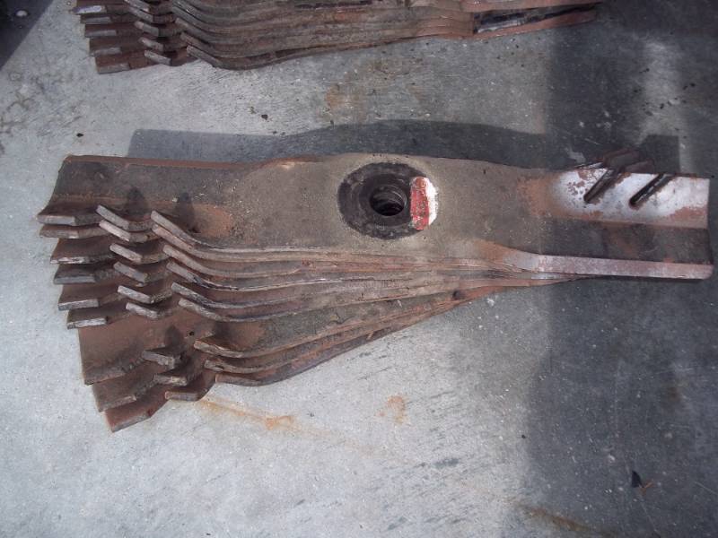 lot 89 image: Lot of 9 used Mulching Blades