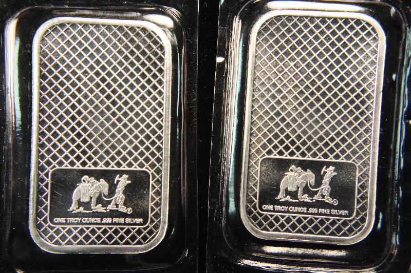 GROUP OF 2 TROY Oz. .999 FINE SILVER EAGLE BAR BY SILVERTOWNE