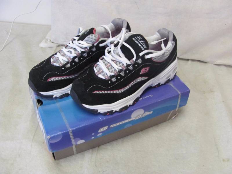 Skechers Womens Centennial Shoes Size 8 Wide