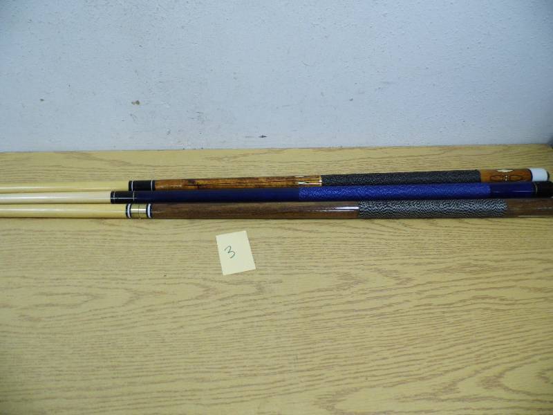 3 Pool Cues