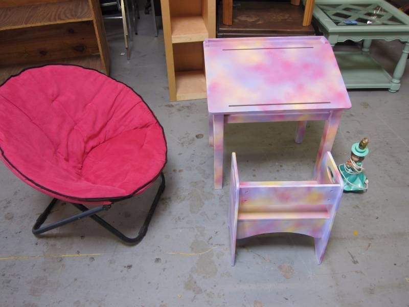 Childs Desk Suite