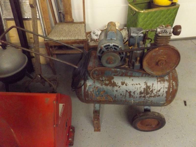 lot 160 image: Air Compressor