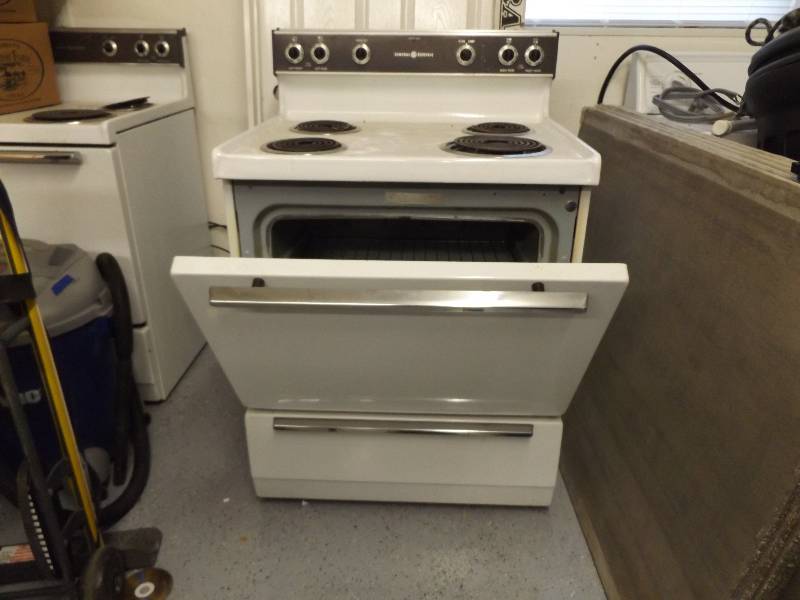 lot 75 image: Stove
