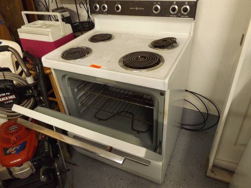 lot 76 image: Stove