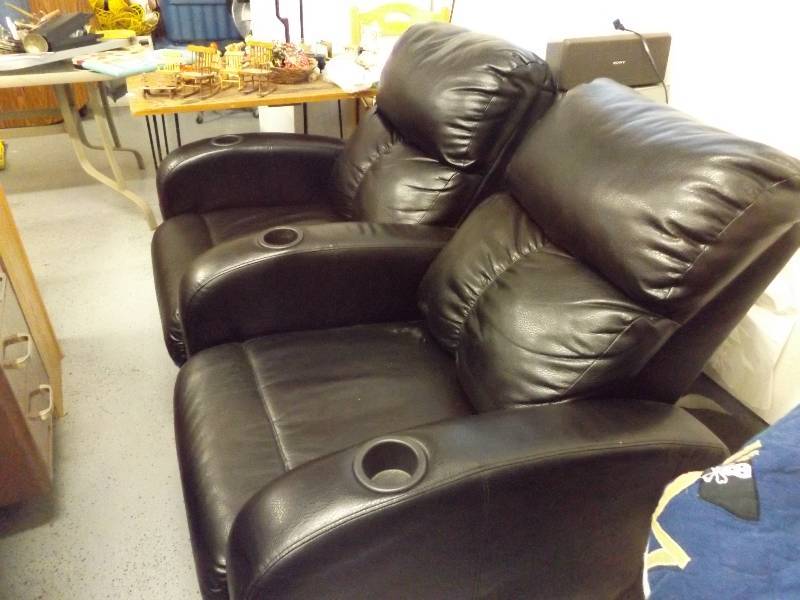 lot 80 image: Theater Seats