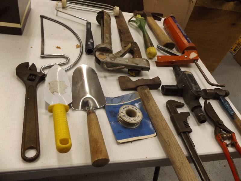 lot 93 image: Can of tools