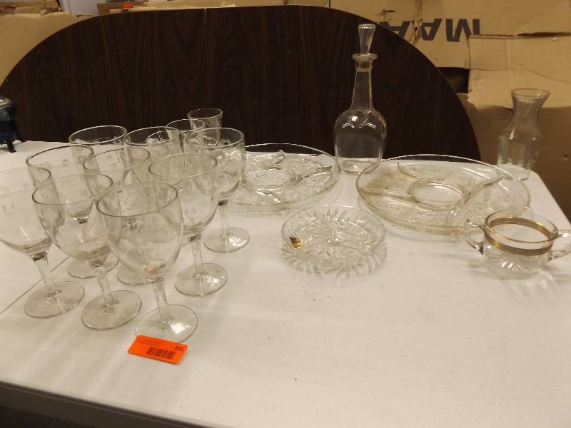 lot 103 image: Crystal Dishes