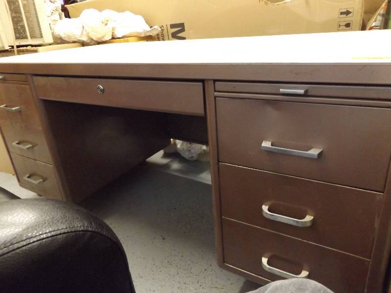 lot 110 image: Desk