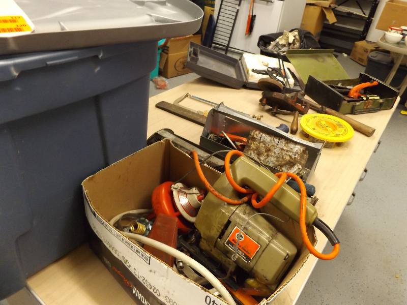 lot 117 image: Tools and old grinder