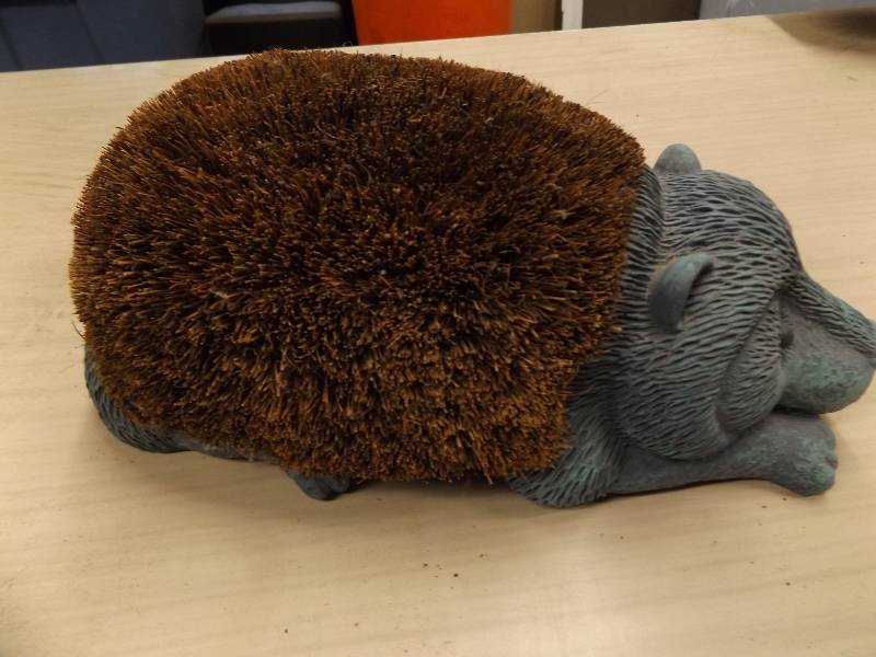 lot 145 image: 145 Hedge Hog shoe cleaner