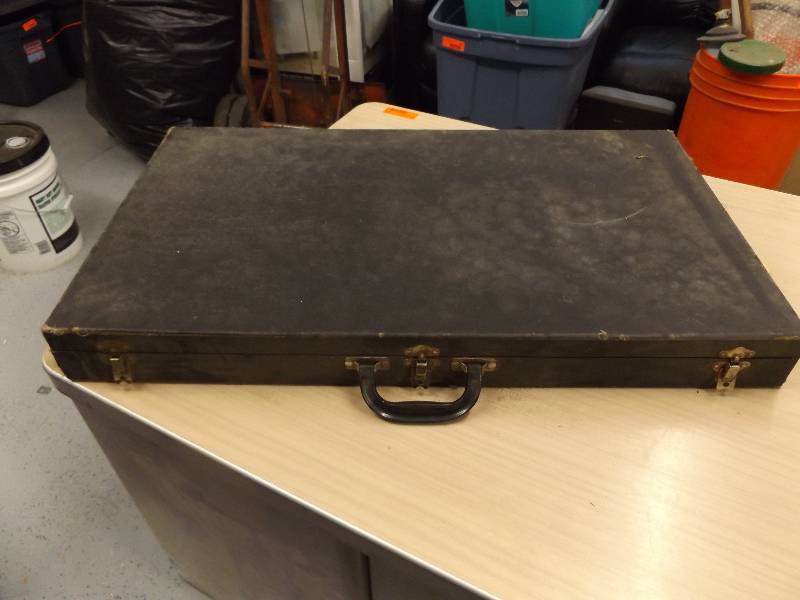 lot 147 image: Old case with Life magazines