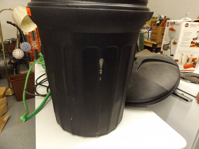 lot 153 image: Garbage can of cans and extension cord and hose