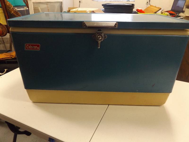 lot 30 image: Vintage Coleman Cooler