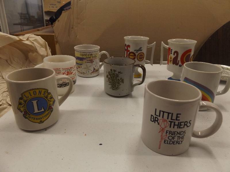 lot 32 image: Vintage Fire King, Vintage Egg Plate and Coffee Cups