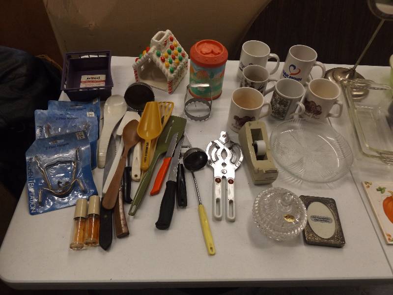 lot 47 image: Vintage Pyrex, Fire King, Kitchen Utensils, Crystal Candy Dish