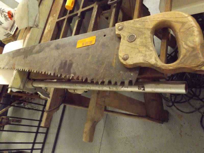 lot 4 image: Handheld saw