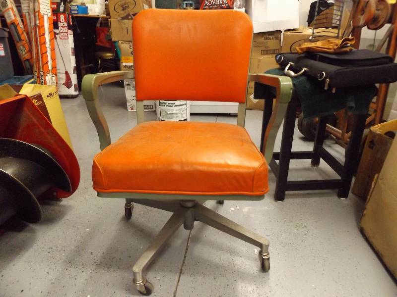 lot 15 image: Vintage Office Chair