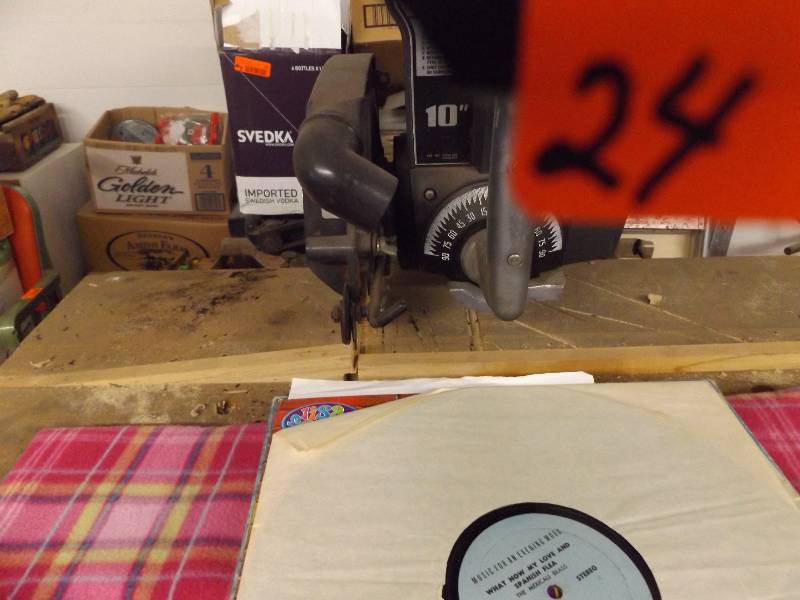 lot 34 image: Christmas Records