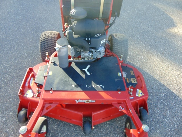 lot 3 image: 52 Worldlawn Venom Commerical Grade Stand Up Lawn Mower