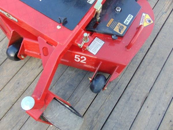 lot 4 image: 52 Worldlawn Venom Commerical Grade Stand Up Lawn Mower 27.1 hrs