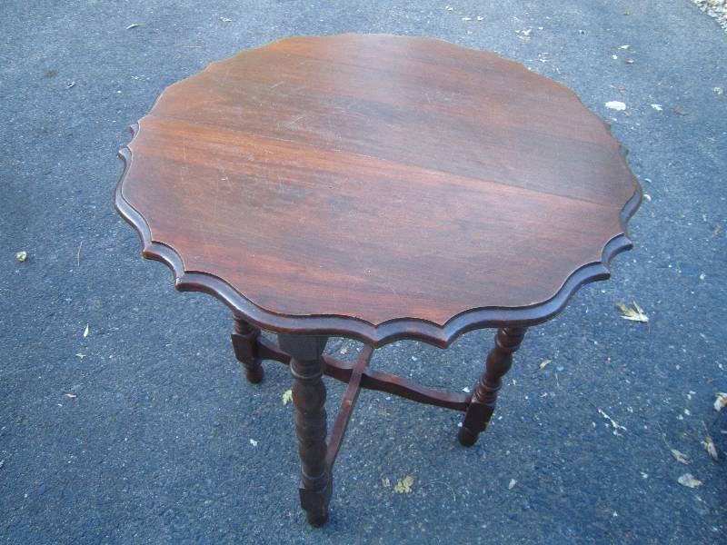 Round Antique Parlor Table