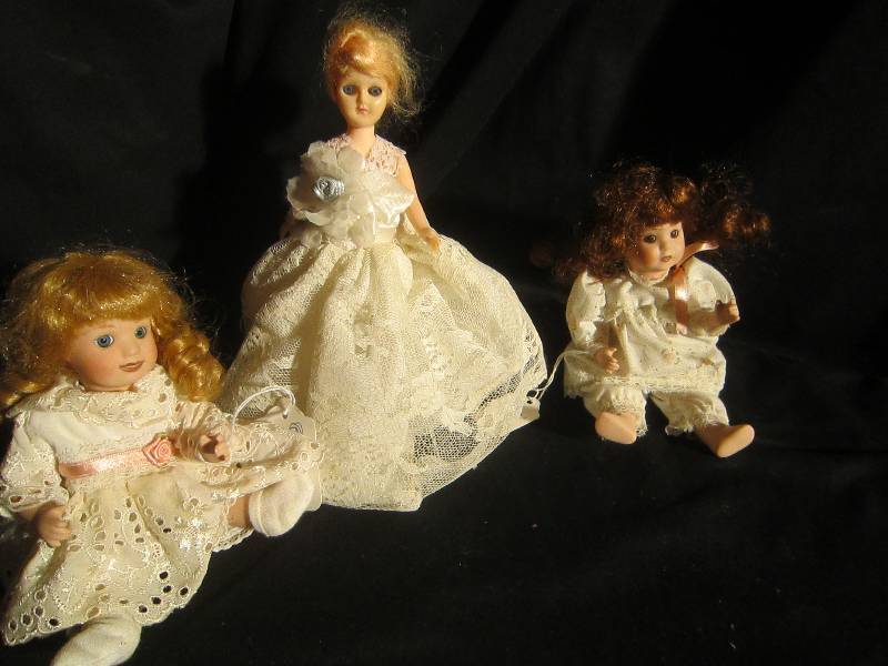 3 Dolls
