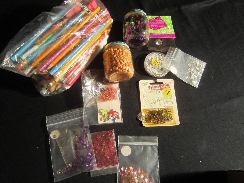 LOT - Crafts & Lot of Markers, Pens and Pencils