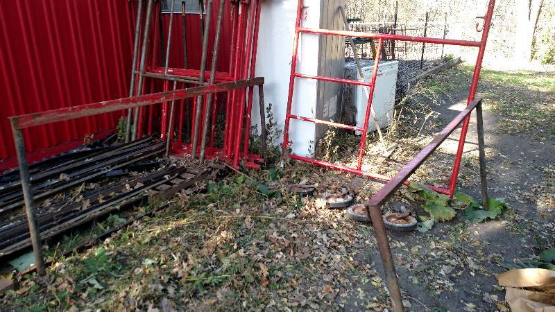 lot 8 image: Scaffolding including (7) 60 x60 En...