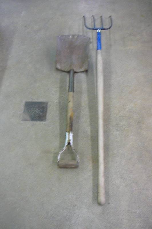 lot 80 image: Fork Shovel