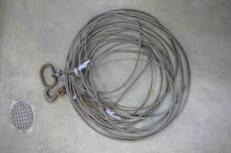 lot 84 image: 80 of Cable with hook