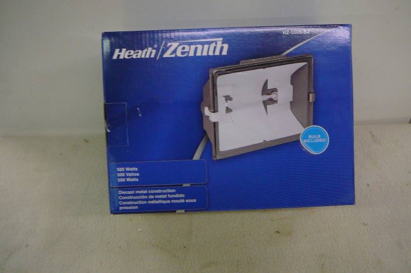 lot 86 image: 500 watt light fixture