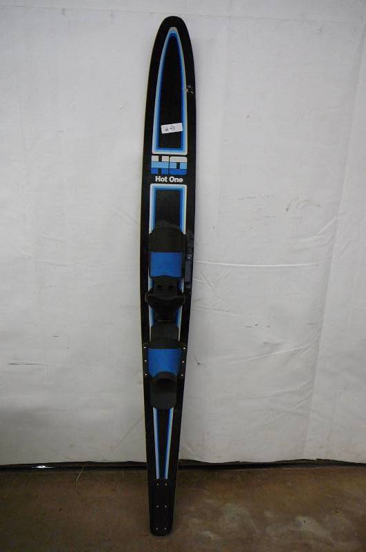 lot 40 image: Water Skis  Hot one
