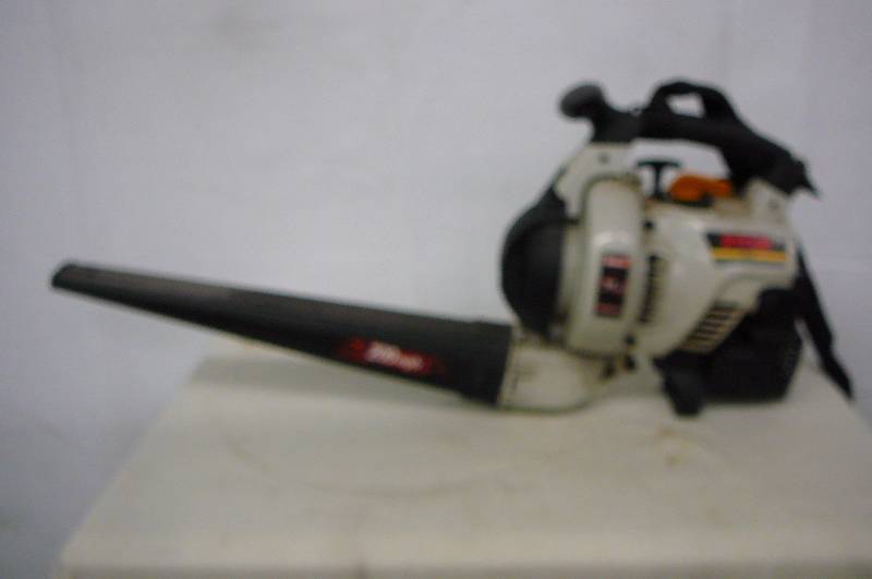 lot 2 image: Blower Ryobi 31cc 200mph