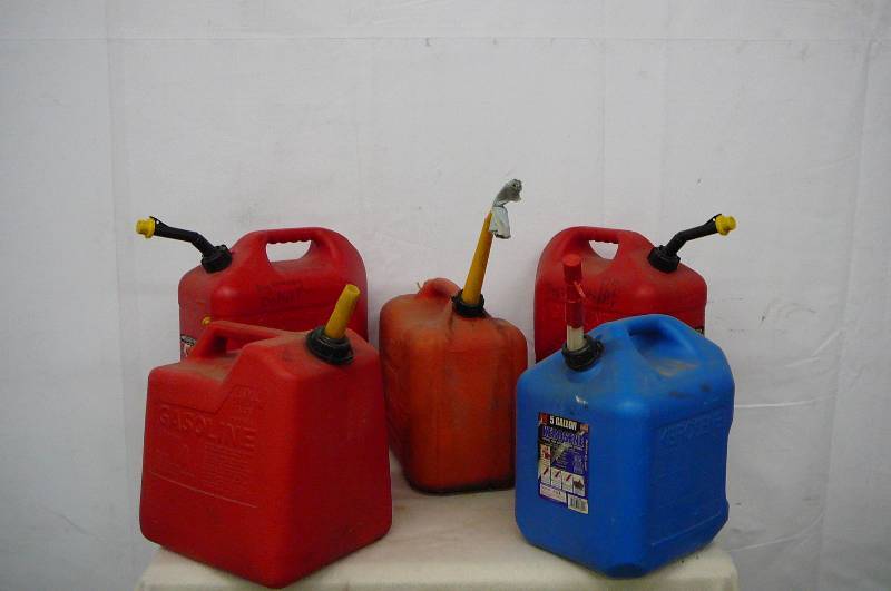 lot 3 image: Lot of Gas Cans 4 gas 1 Kerosene