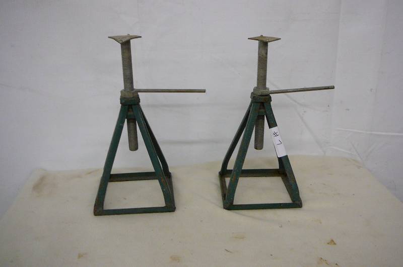 lot 7 image: Pair of Adjust Stands and Camper Stabilizer Jacks