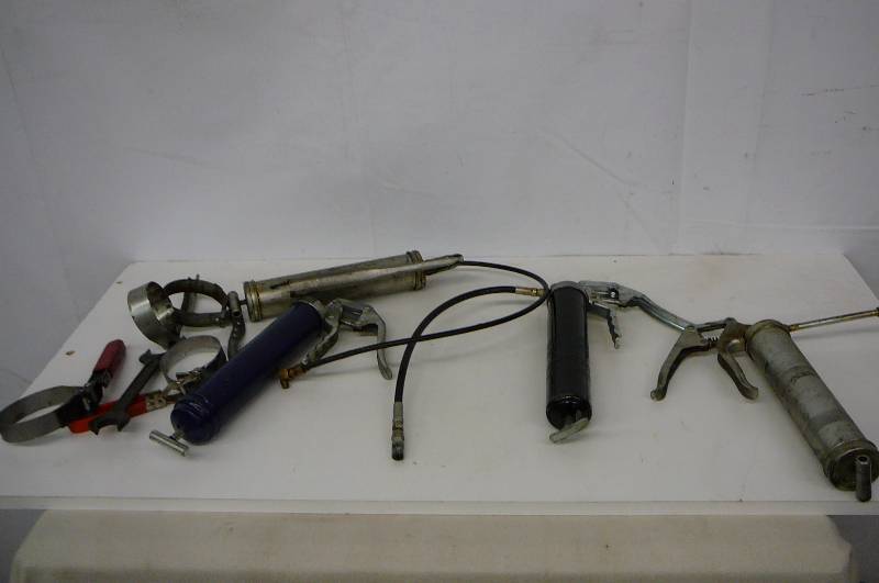 lot 15 image: Lot of grease Guns Filter Wenchs