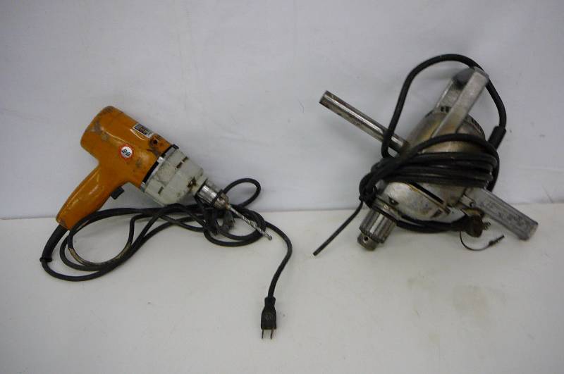 lot 16 image: Drills, Black and Decker 38 Hammer Drill and Mall Drill