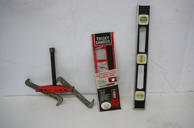 lot 17 image: Lever Tricky Sander Puller