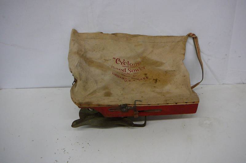 lot 18 image: Grass Seeder Cyclone Seed Sower Works