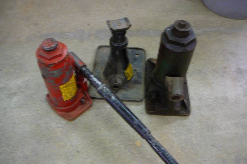 lot 21 image: 3- Jacks 1-10 ton works