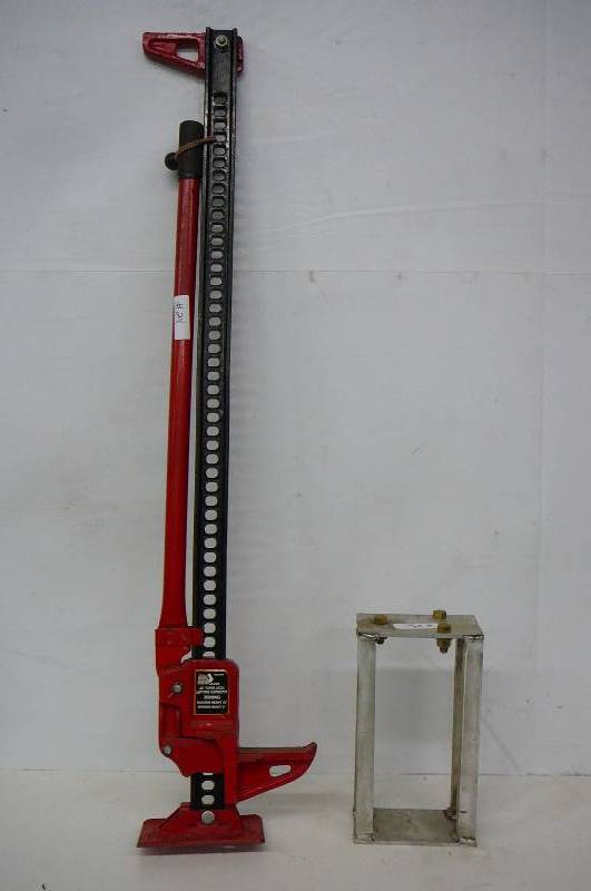 lot 24 image: Big Red Jack 48 Farm Jack 3500# with extension