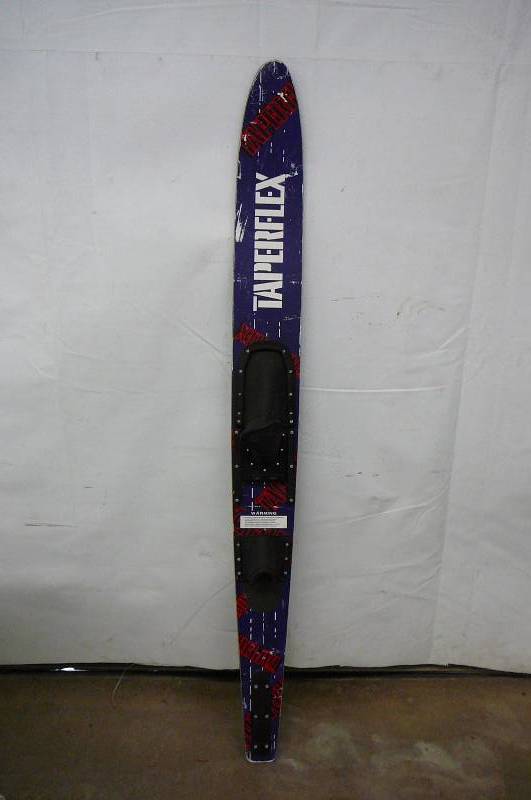 lot 39 image: Water Skis  Taper flex