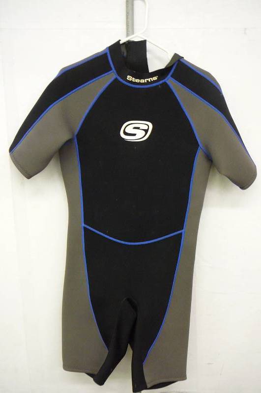 lot 43 image: Wet suit Stearns Large