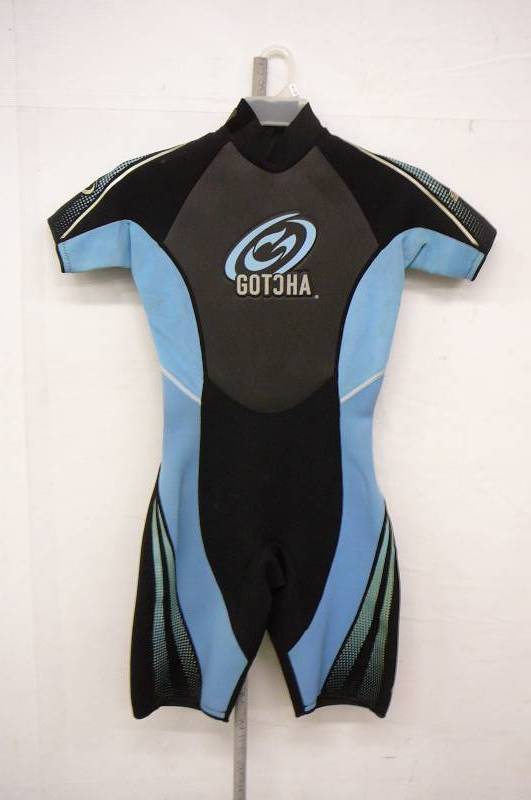 lot 44 image: Wet Suit Gocha 2.2mm Titanium Womans 9-10