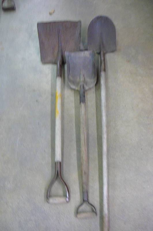 lot 55 image: 3 Shovels