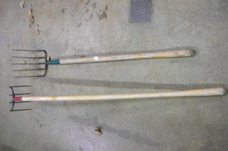 lot 61 image: 2 forks