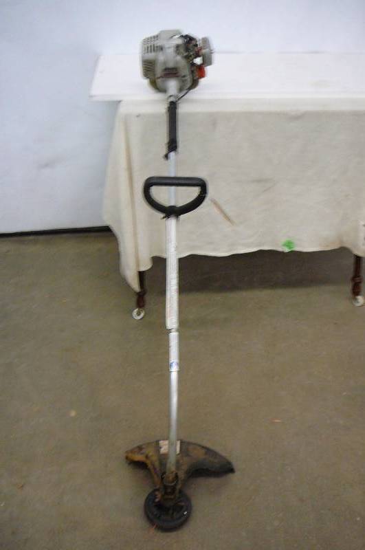 lot 64 image: weed whipper echo gt-2000 Runs and works
