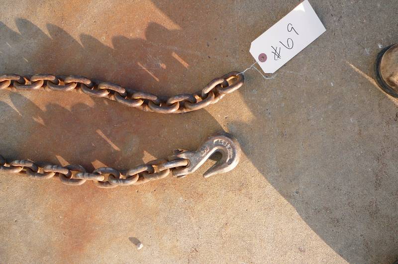 lot 69 image: Log chain 38 1 hook 10
