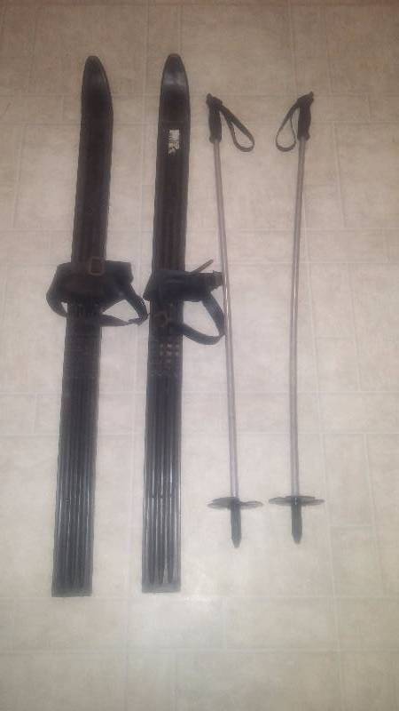 Youth cross country skis